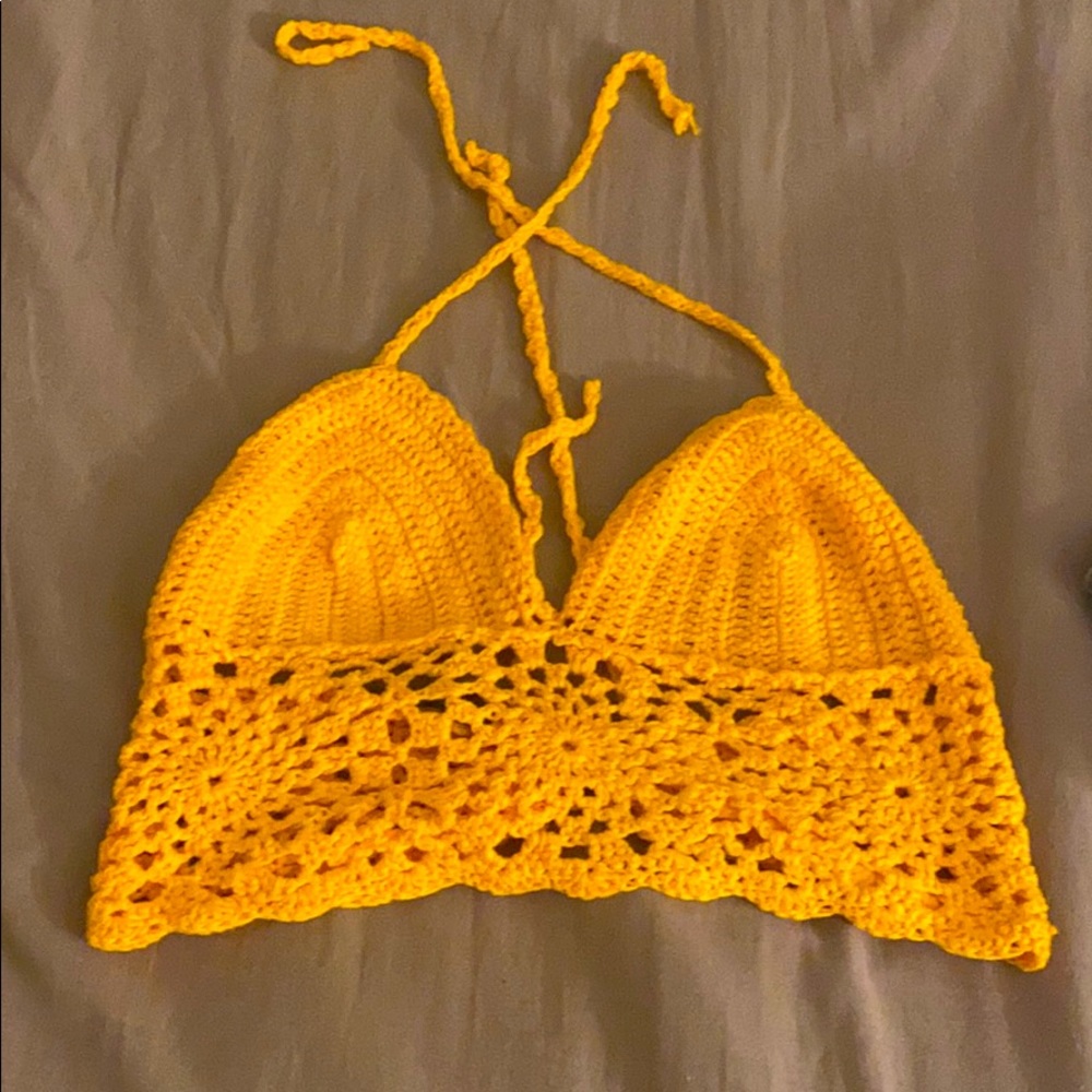 Super cute yellow summer crop top